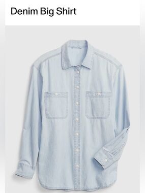 The GAP - “BIG SHIRT” - Oversized Light Wash Denim Button-Up Shirt - Medium